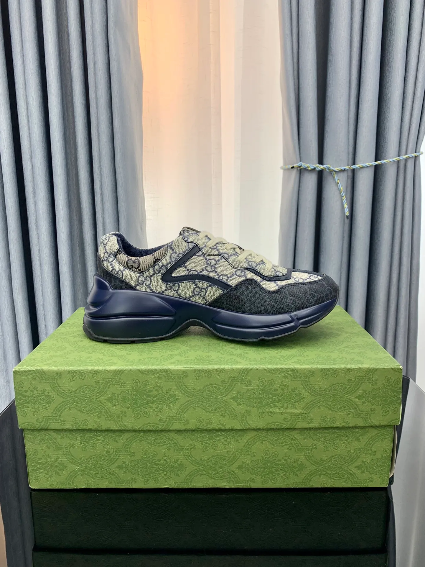 👟👟Ex-factory price p480👟👟 Women's Shoes Women's Clothing Women's Shoes Women's Clothing Women's Shoes Factory Gucci Dad Shoes for Couples Old Leather Angular Retro Jogging Shoes The Balenciaga grandpa trend has subsided and ushered in GUCCI Dad Shoes, the trend leader in the fashion industry. Original shoes are molded and original lasts are made by Italian handmade OEM! [Gucci original dad shoes] Original surface: imported calfskin! Lining: Grade A hybrid lambskin! Outsole: Highest restoration sole T👟👟Ex-factory price pU material plus wear-resistant foam (anti-wear cushioning) ivory leather processed with distressed effect sole 5cm high! The comfort level is excellent, killing all high-end versions on the market! Original logo outsole! 👣Size: Women’s size 35-40. Men's size 38-45. Women's heel with 🈚️logo! Men's heel with 🈶️logo!